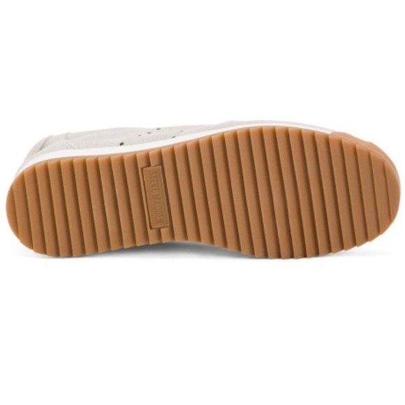 🔹️STEVE MADDEN 🔹️Suede Mirage Sneakers in gray for women - Picture 6 of 9